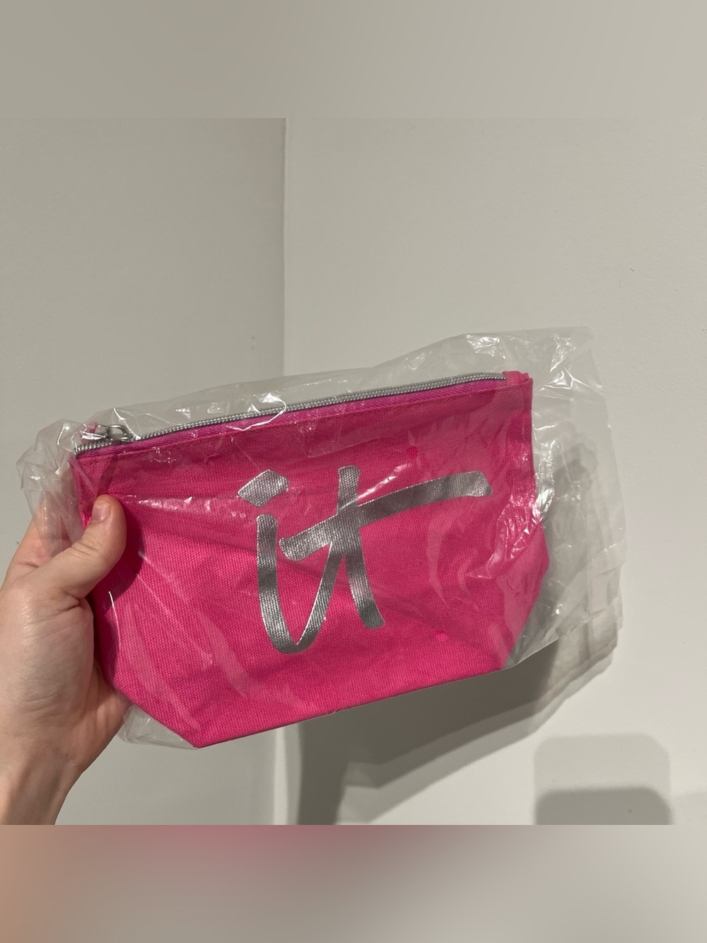 it cosmetics Hot Pink Cosmetic Pouch with Silver Logo